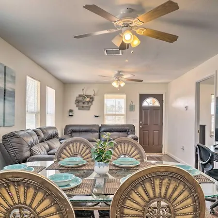 Pet-Friendly Sierra Blanca Home In Downtown!